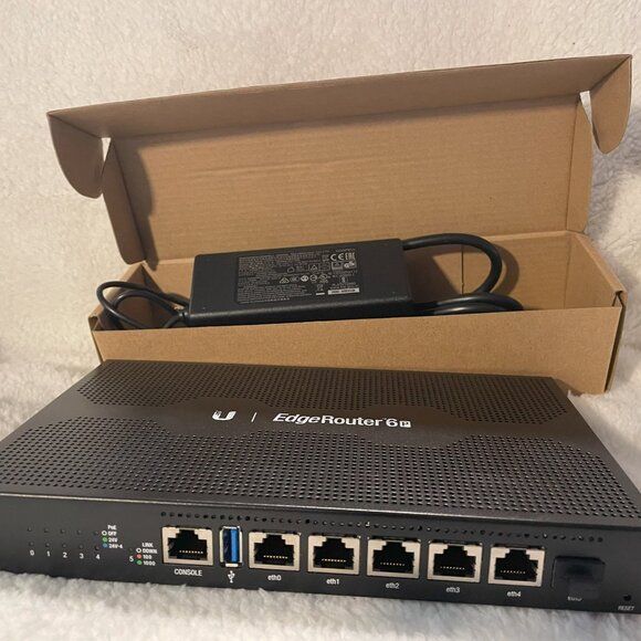 Netgear ProSafe 8 Port 10/100 Switch with Power over Ethernet FS108P - Picture 4 of 7